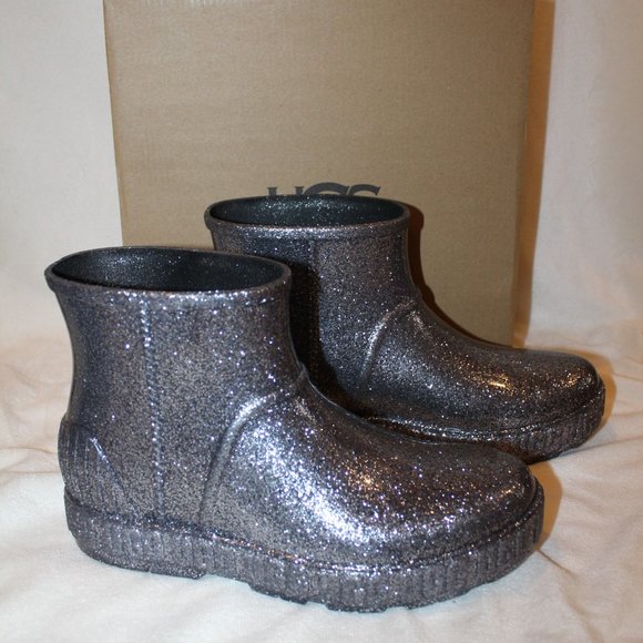NIB UGG YOUTH 5 6 WOMEN'S 7 8 GLITTER SILVER SHORT RAIN BOOTS‎ - Picture 1 of 7